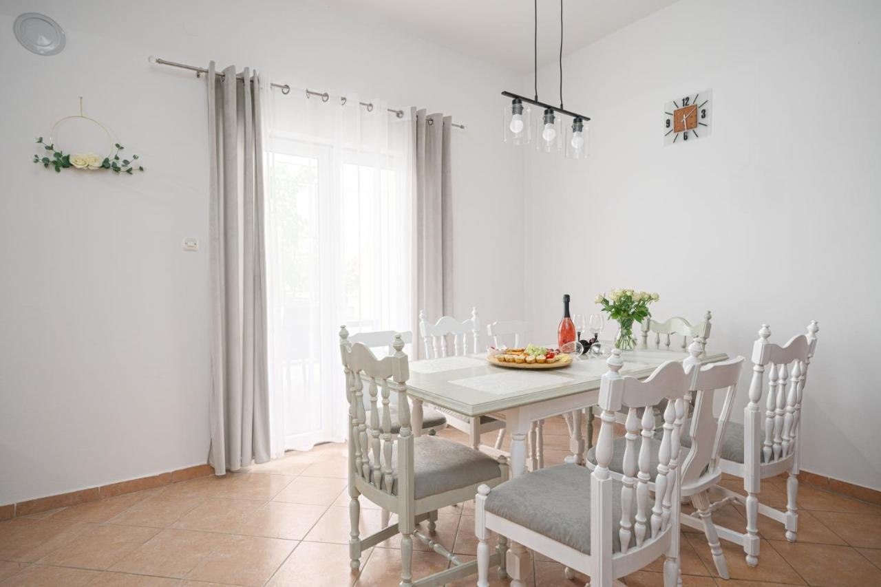 Apartman Rusula Vodice Buitenkant foto