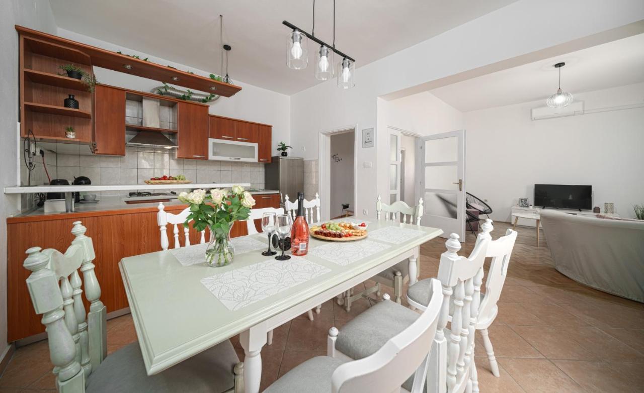 Apartman Rusula Vodice Buitenkant foto