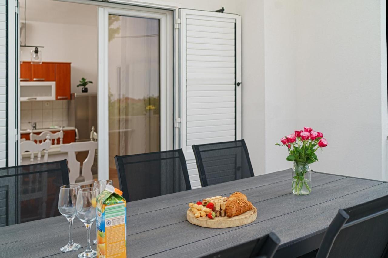Apartman Rusula Vodice Buitenkant foto